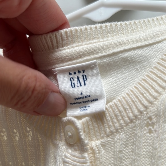 EUC like new Baby Gap cropped eyelet cardigan size 4 - Picture 4 of 5